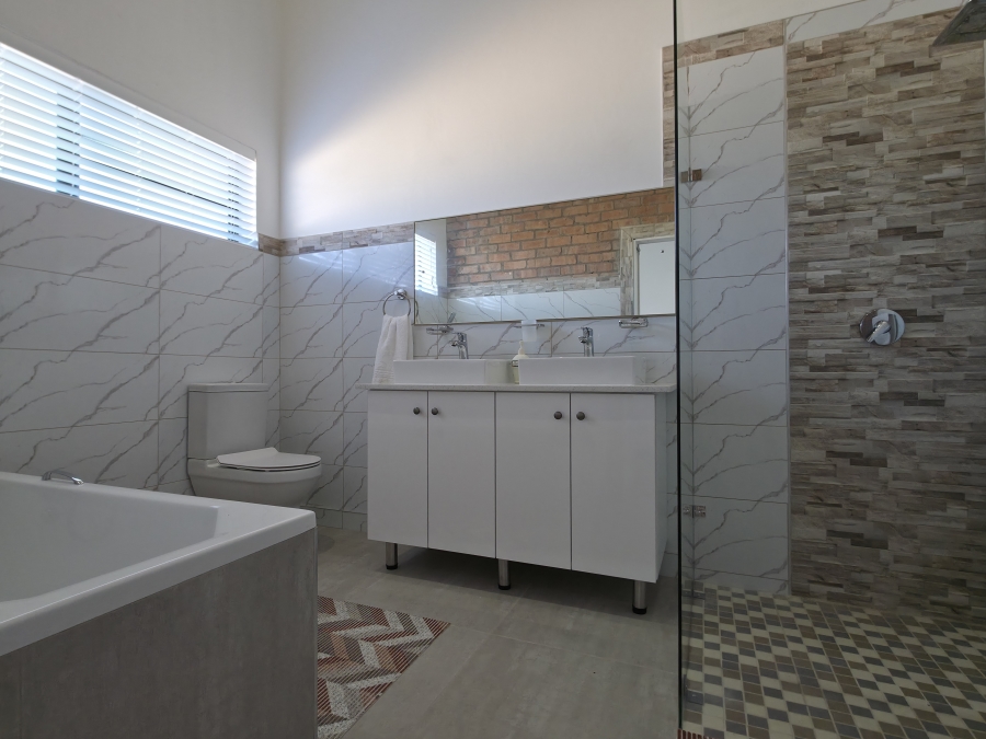 4 Bedroom Property for Sale in Noorsekloof Eastern Cape